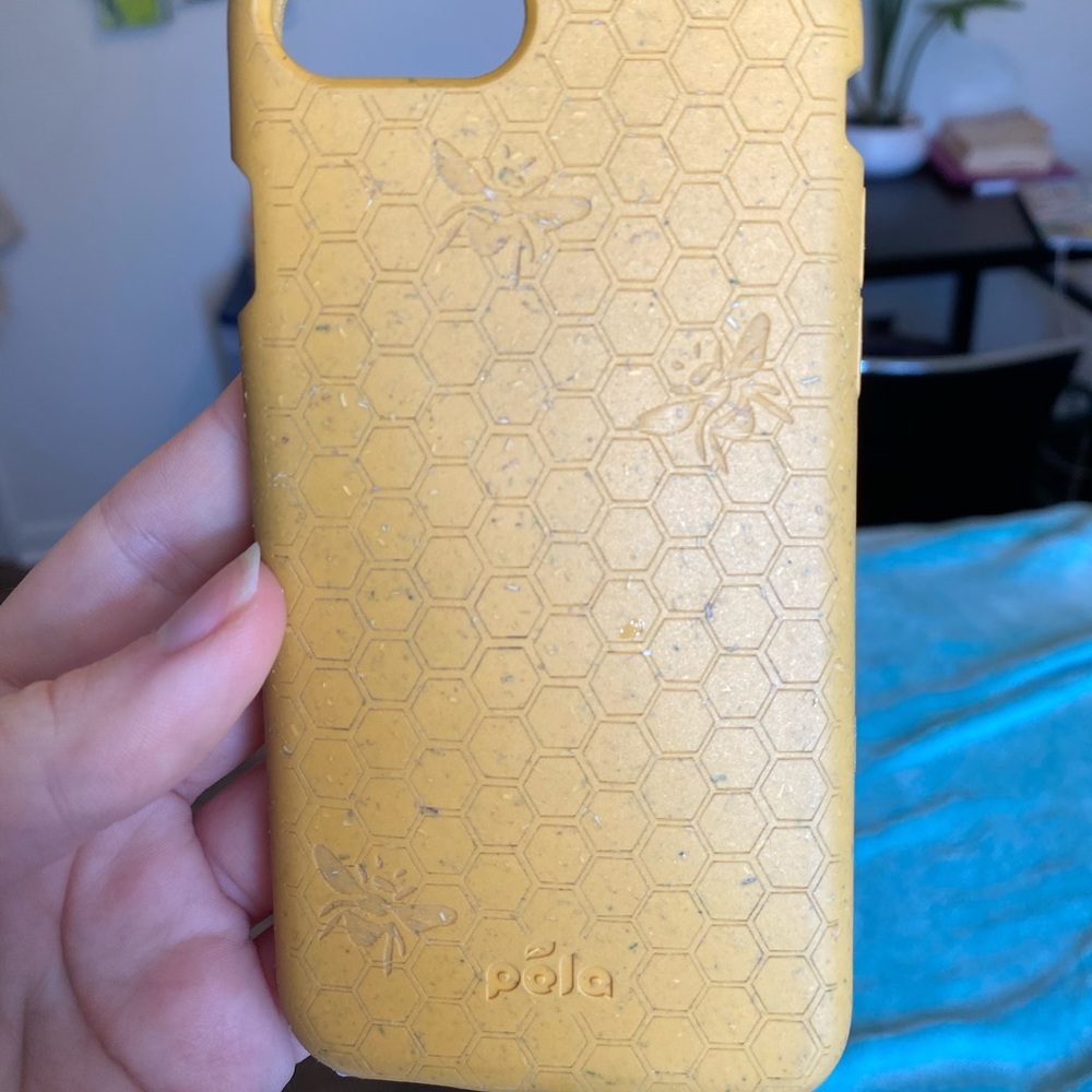 iPhone 8 bumble bee Pela case